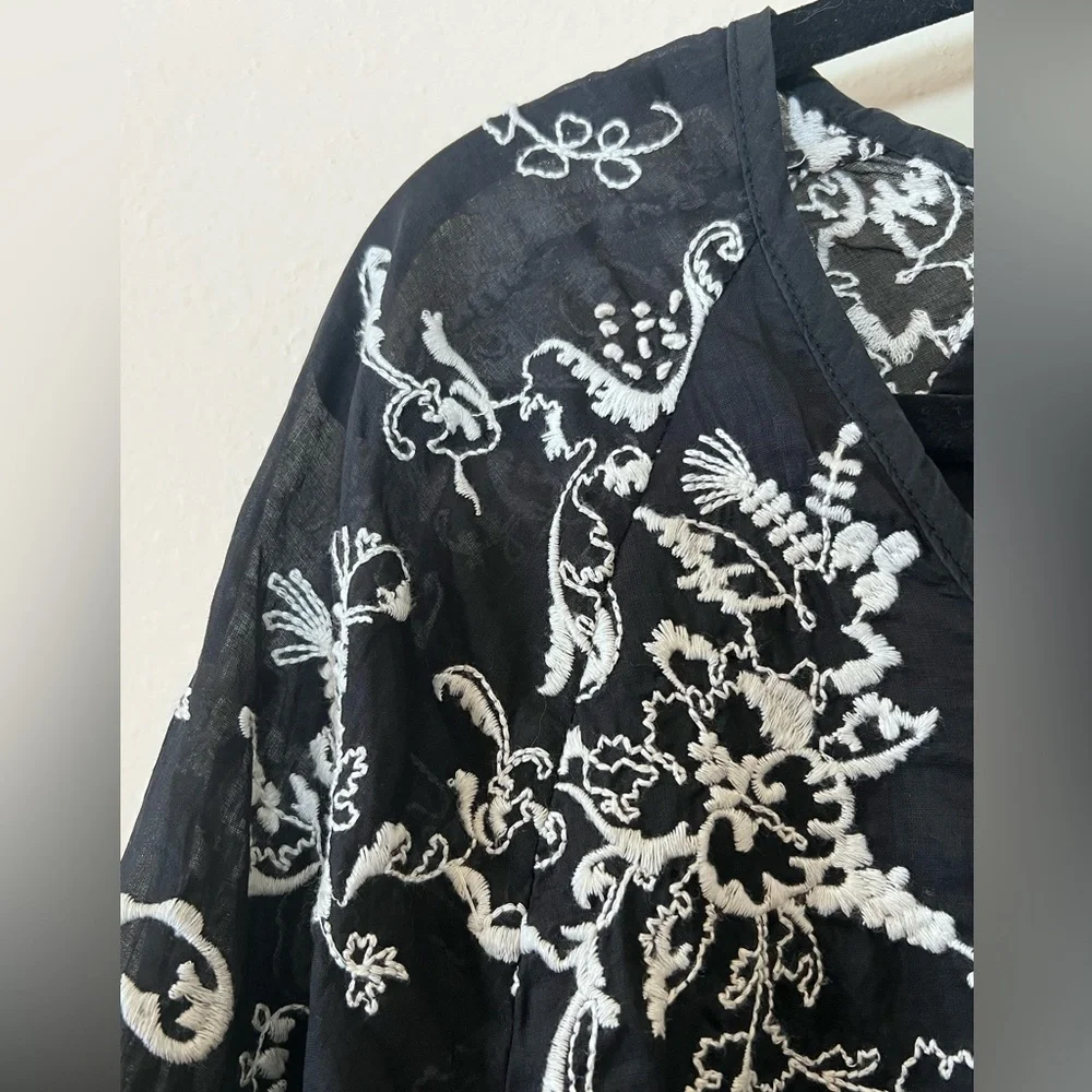 Anthropologie Edme & Esyllte Blouse Embroidery Floral Black Puff Sleeve Size 8
